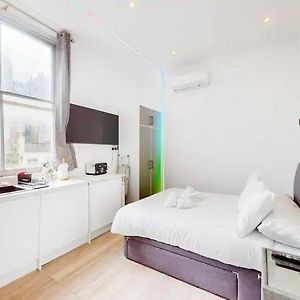 Deluxe Studio